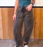 Printed Horseshoe Jeans With Belt Detail